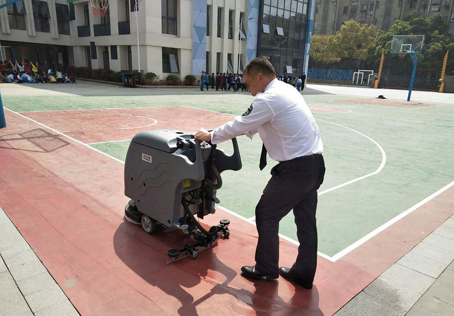 江西大型清潔設備多功能洗地機和電動<a href=http://www.smap.org.cn target=_blank class=infotextkey>掃地車生產(chǎn)廠</a>